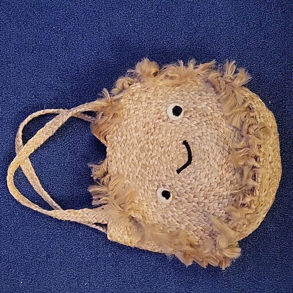 Wicker bag with a face